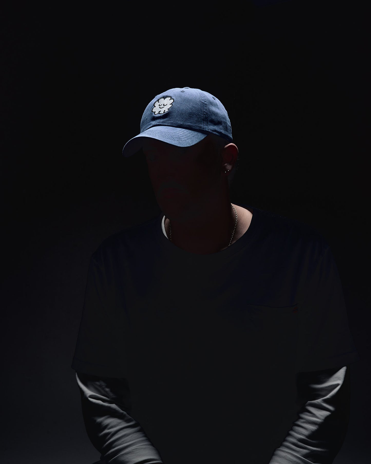 Gorra clásica Azul oscuro – Nube bordada
