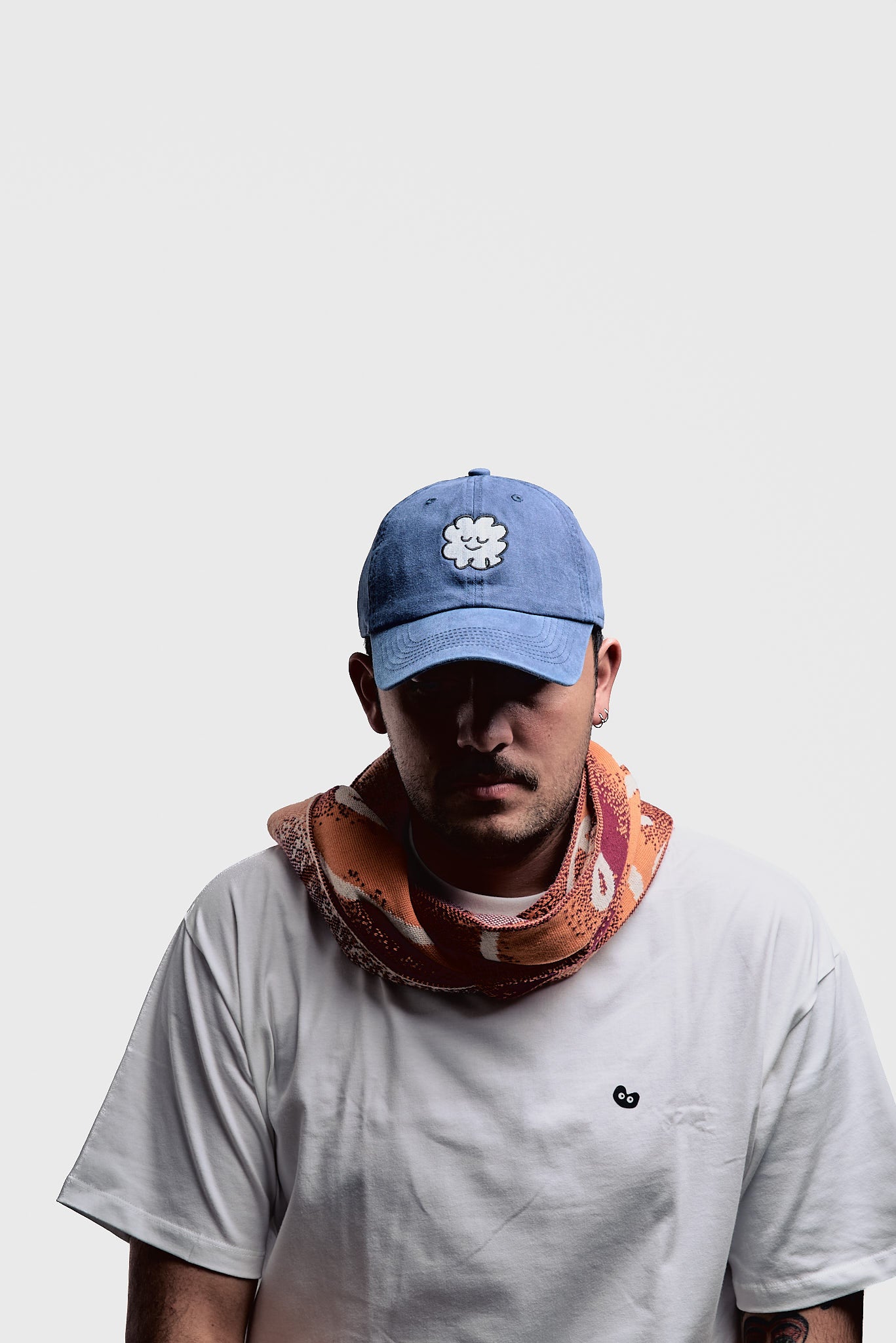 Gorra clásica Azul oscuro – Nube bordada