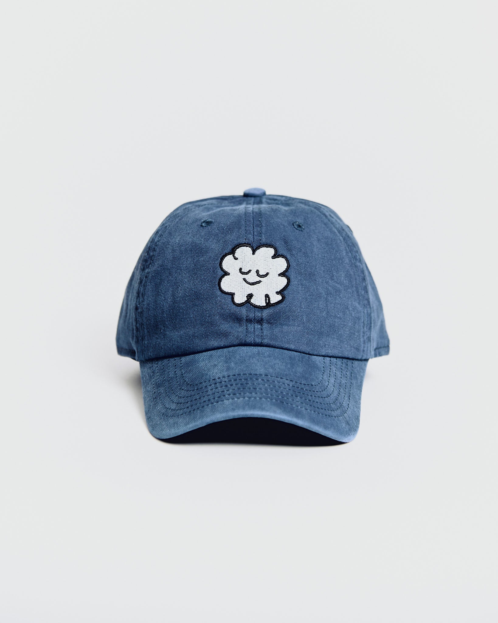 Gorra clásica Azul oscuro – Nube bordada