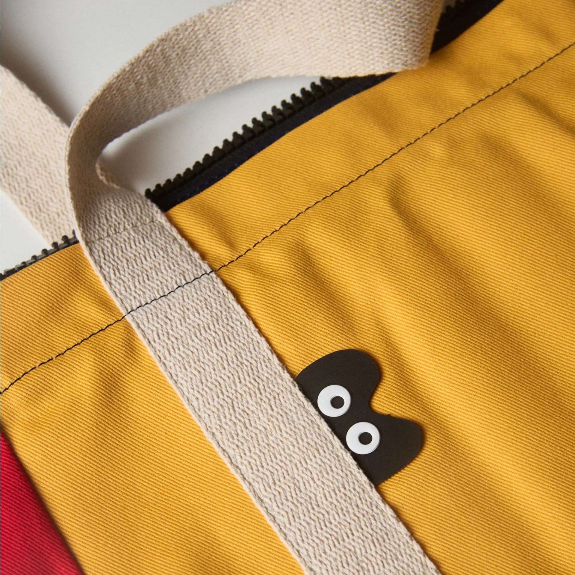 Tote Bag Íconos ARA - Amplia, práctica y segura