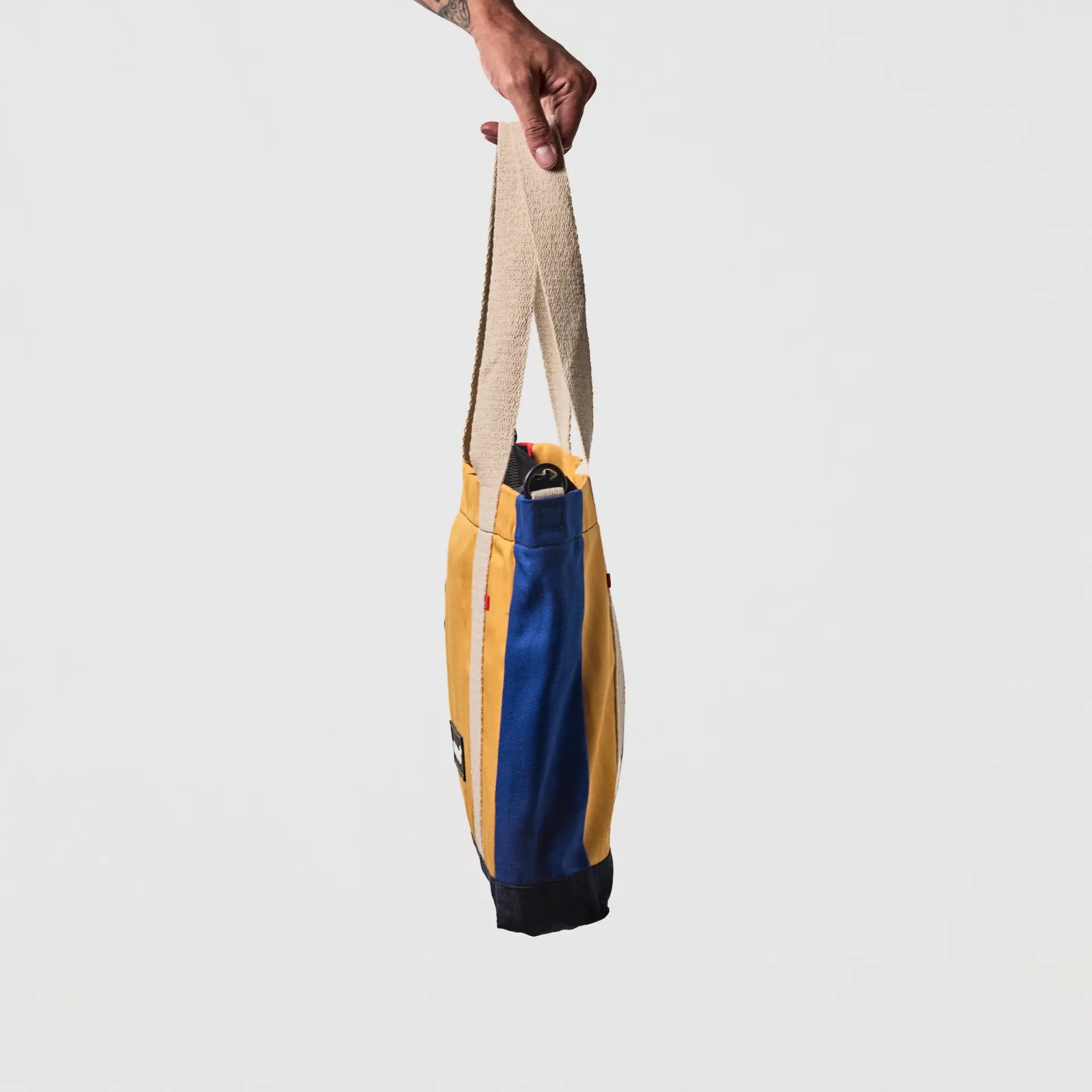 Tote Bag Íconos ARA - Amplia, práctica y segura