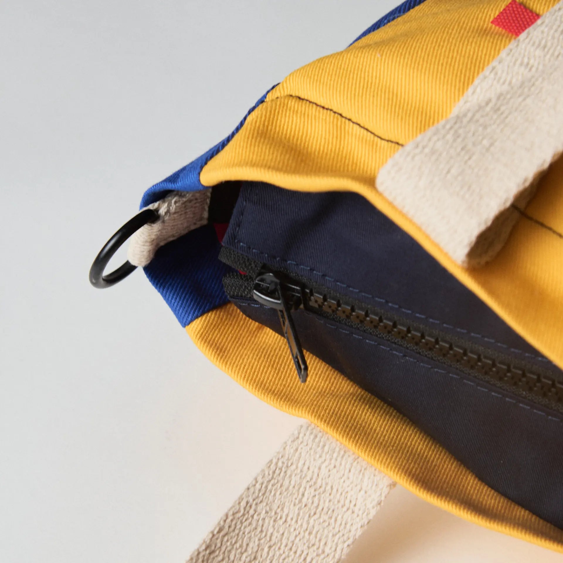 Tote Bag Íconos ARA - Amplia, práctica y segura