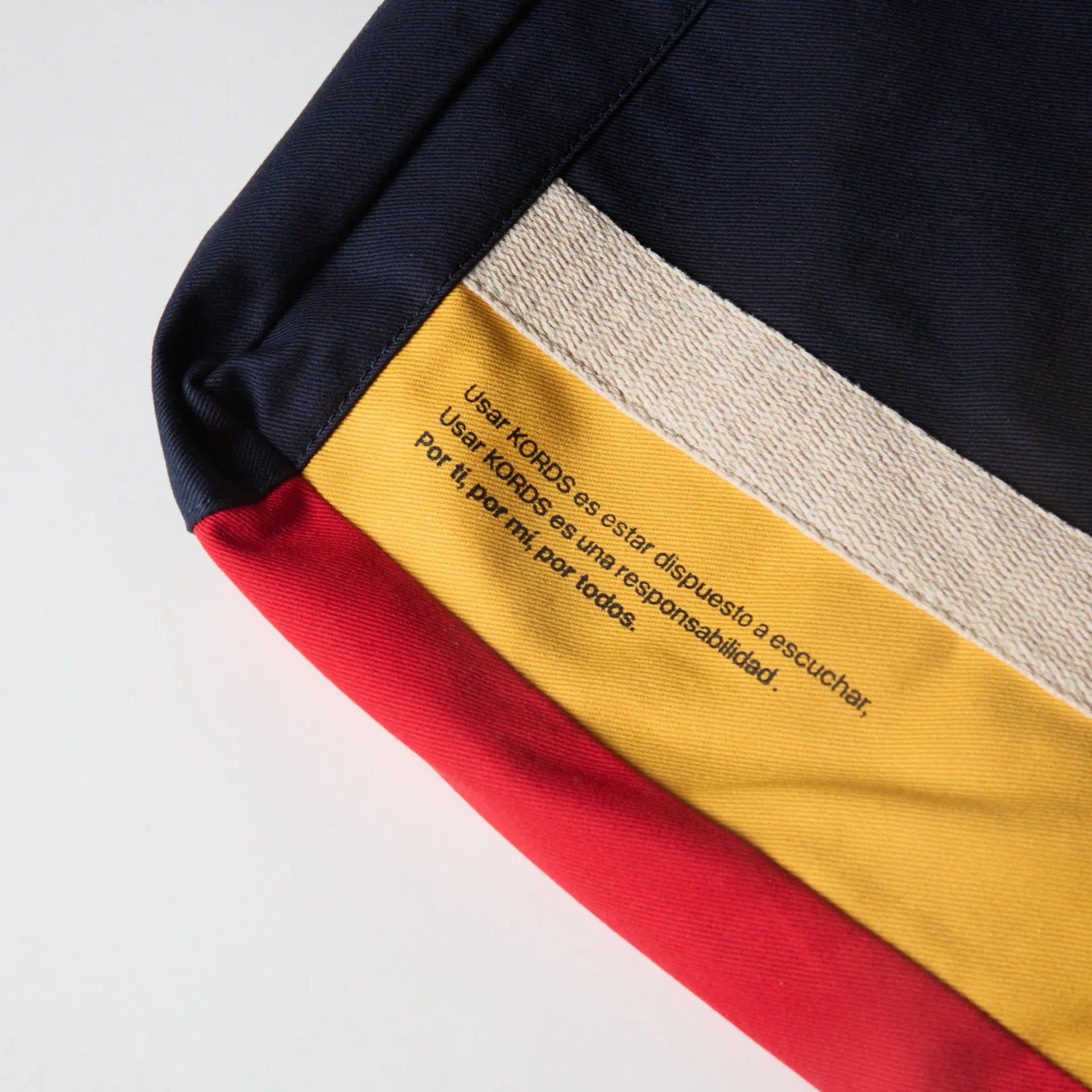 Tote Bag Íconos ARA - Amplia, práctica y segura