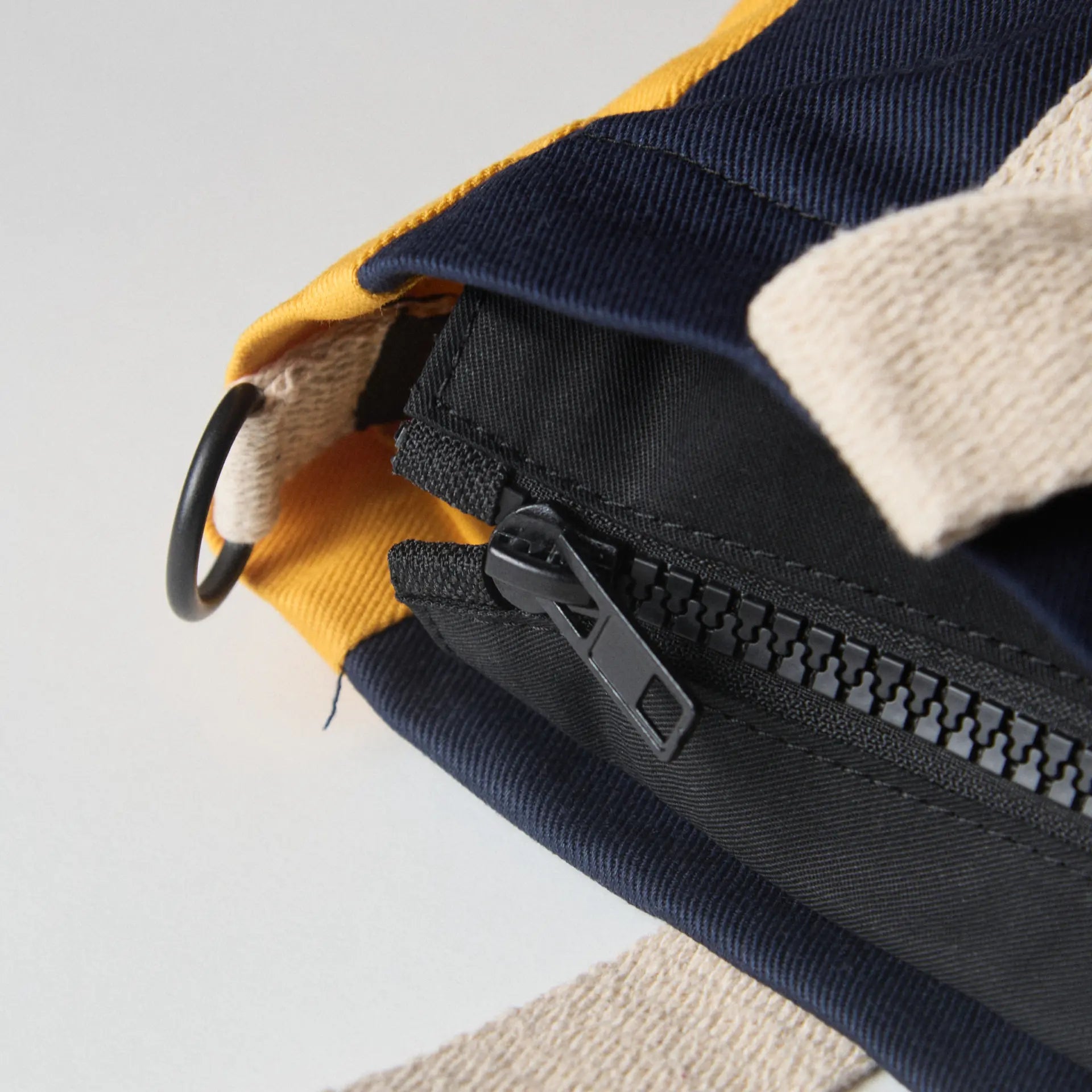 Tote Bag Íconos ARV - Amplia, práctica y segura