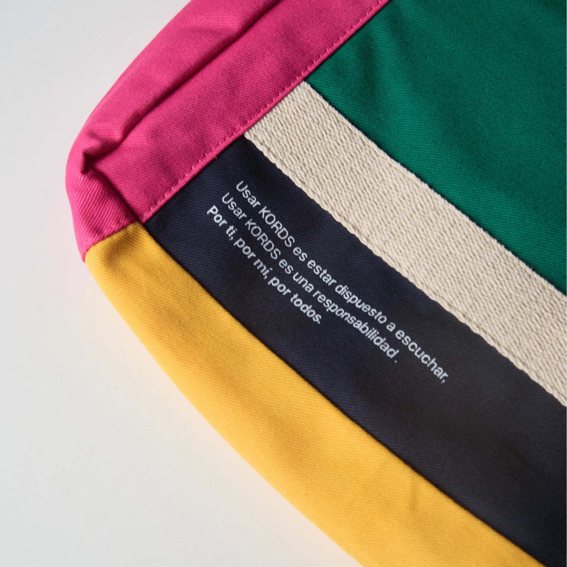 Tote Bag Íconos ARV - Amplia, práctica y segura