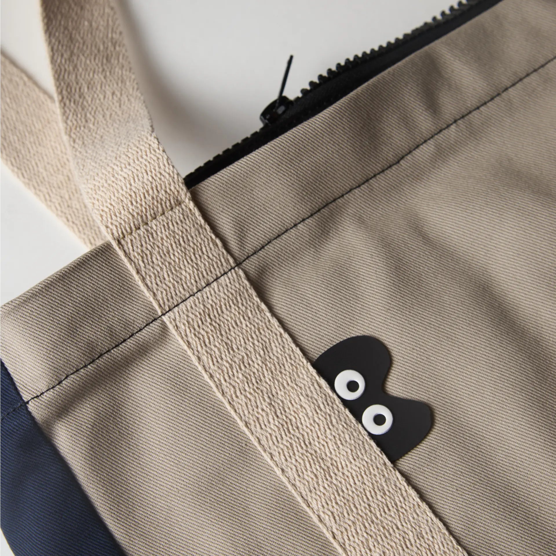 Tote Bag Íconos BNA - Amplia, práctica y segura