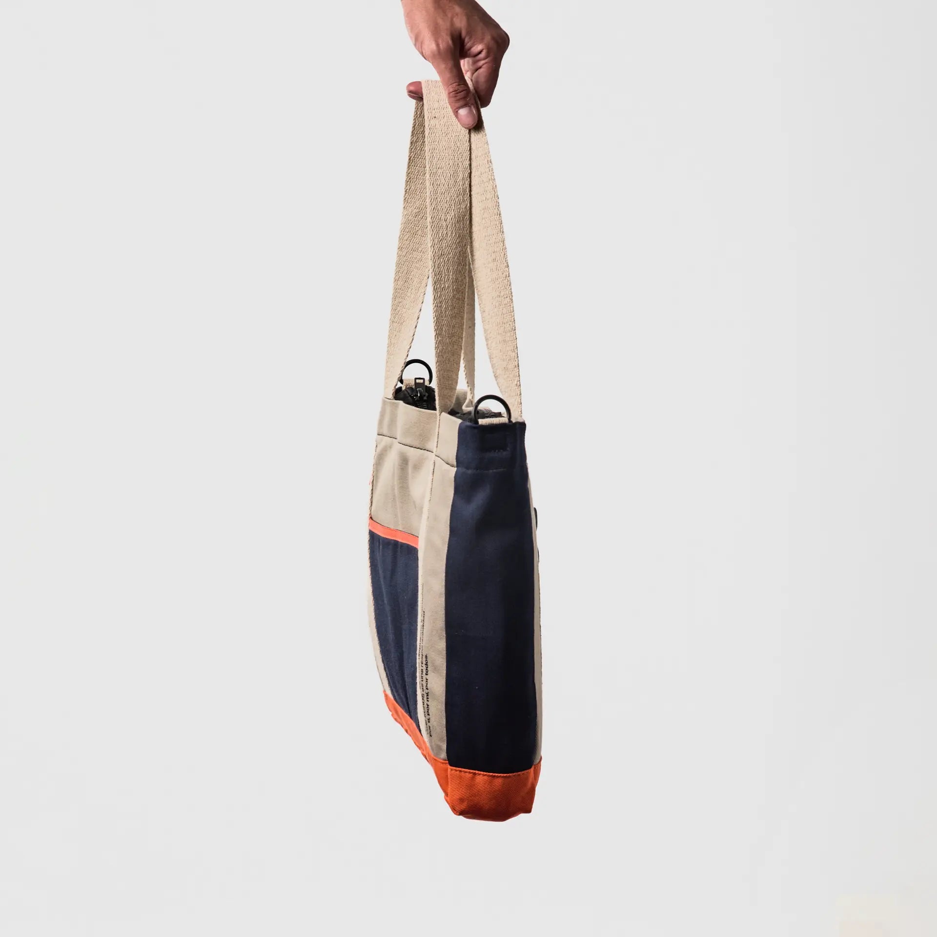 Tote Bag Íconos BNA - Amplia, práctica y segura