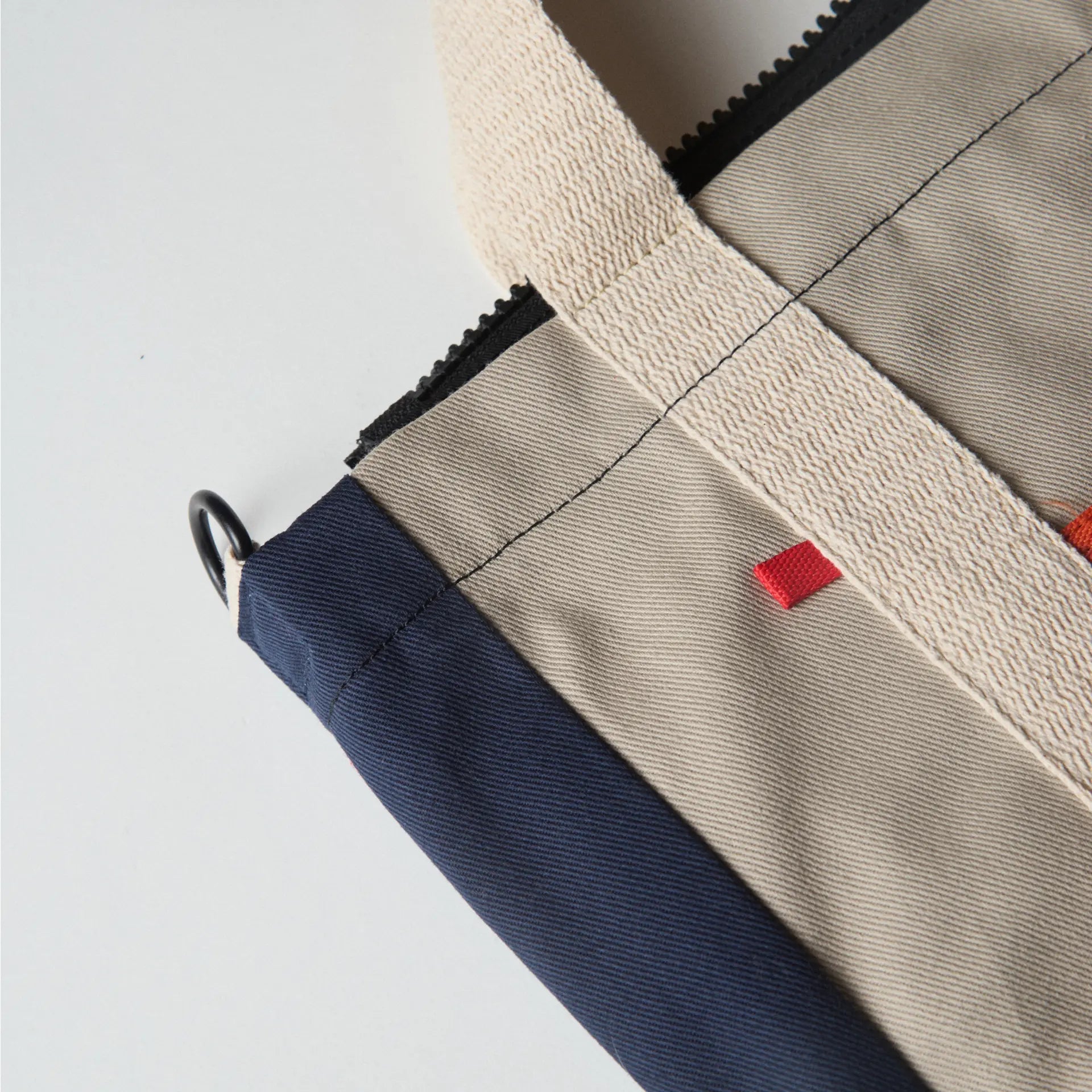 Tote Bag Íconos BNA - Amplia, práctica y segura