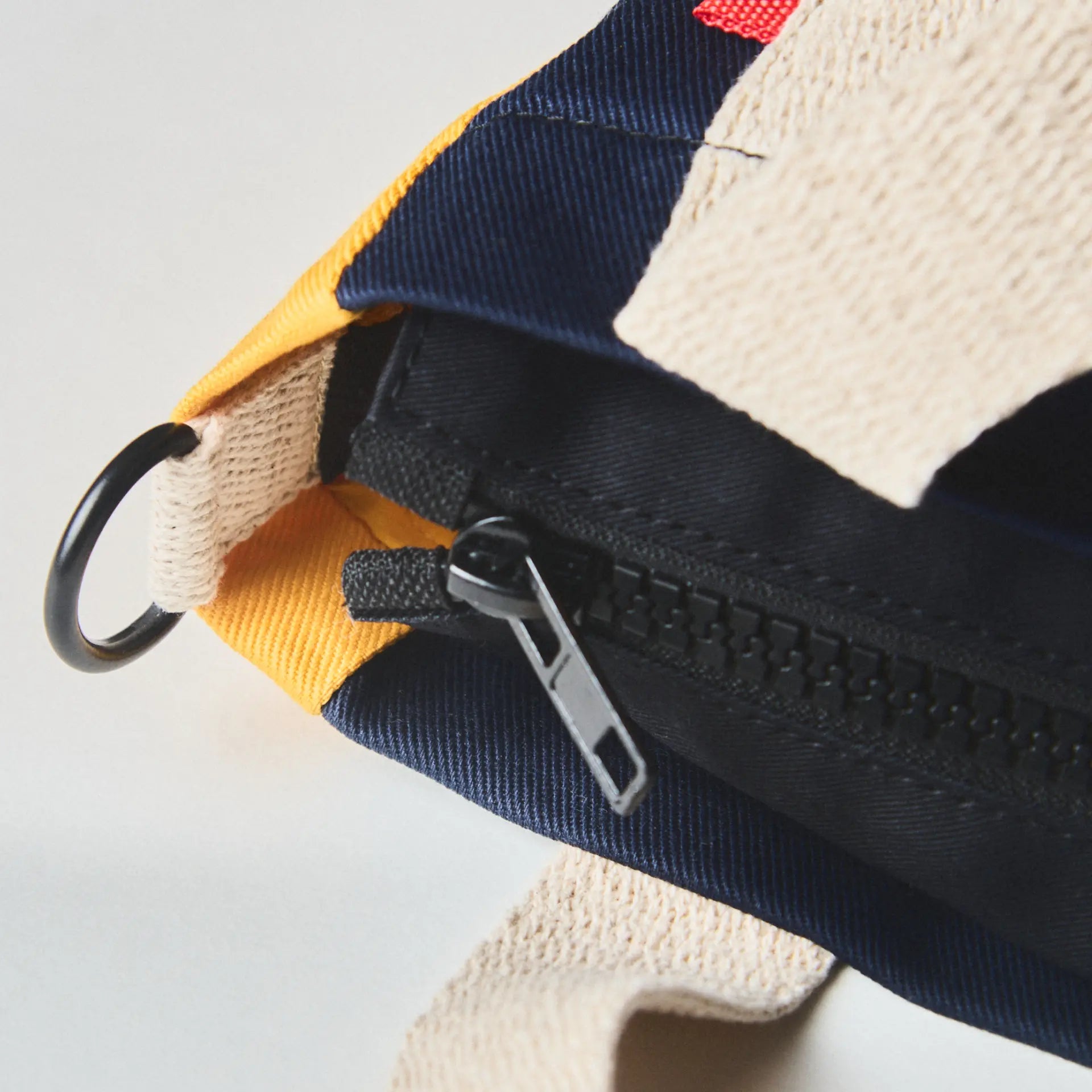 Mini Tote Bag Íconos ARV - Compacta, segura, icónica