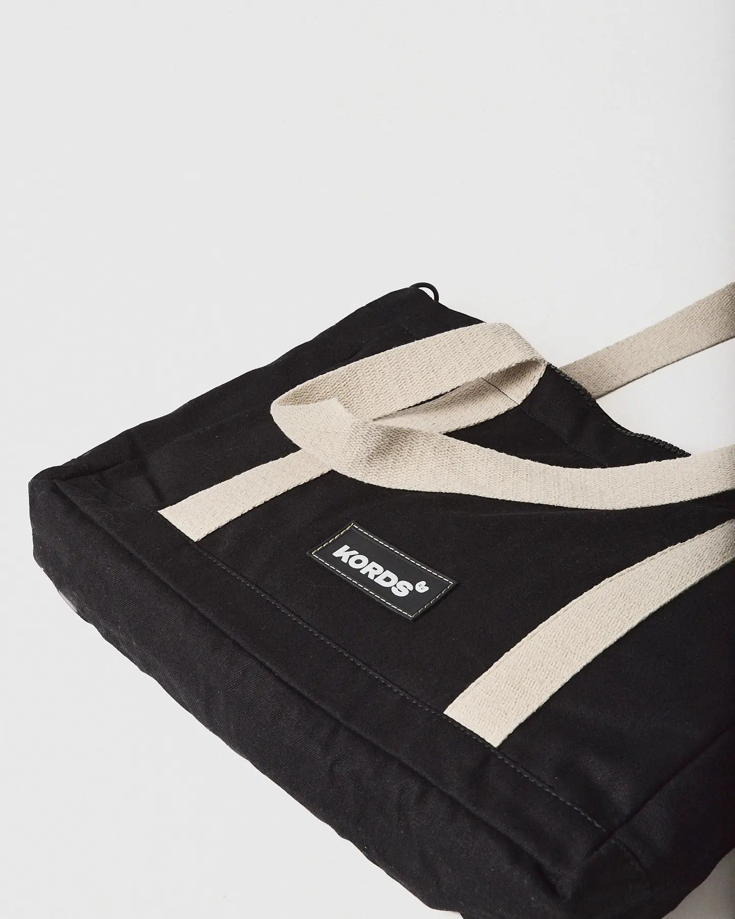 Tote Bag Esencial Zipper - Black - Cremallera y Protección