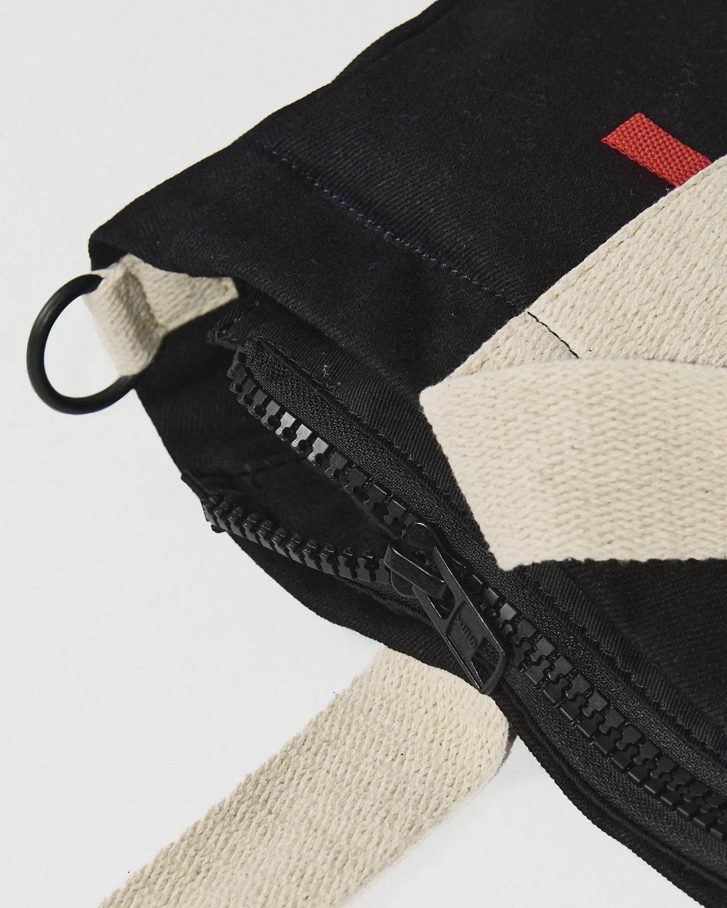 Tote Bag Esencial Zipper - Black - Cremallera y Protección