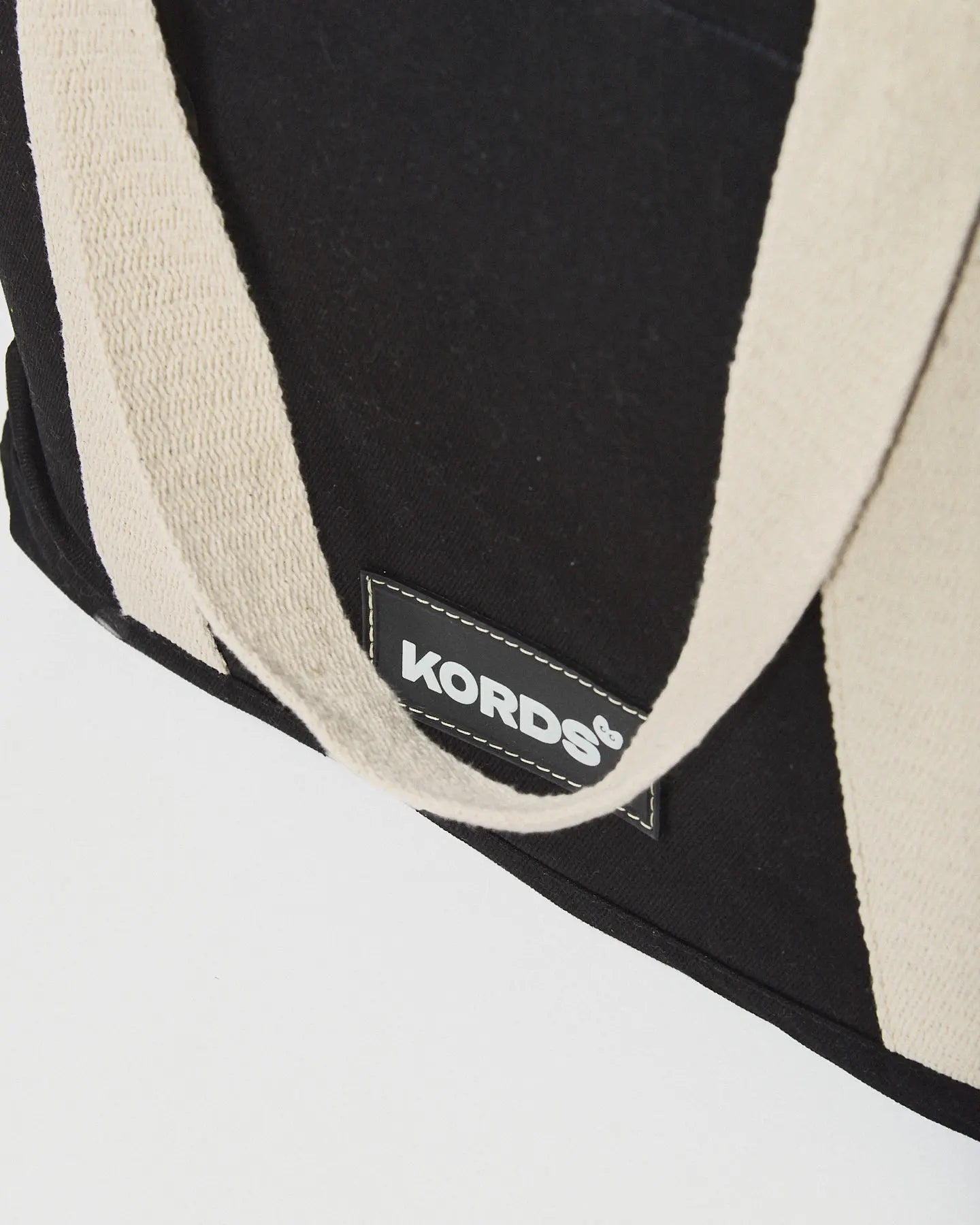 Tote Bag Esencial Zipper - Black - Cremallera y Protección