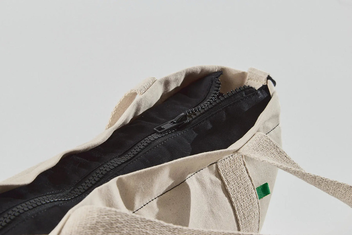 Tote Bag Esencial  Zipper - RAW - Cremallera y Protección