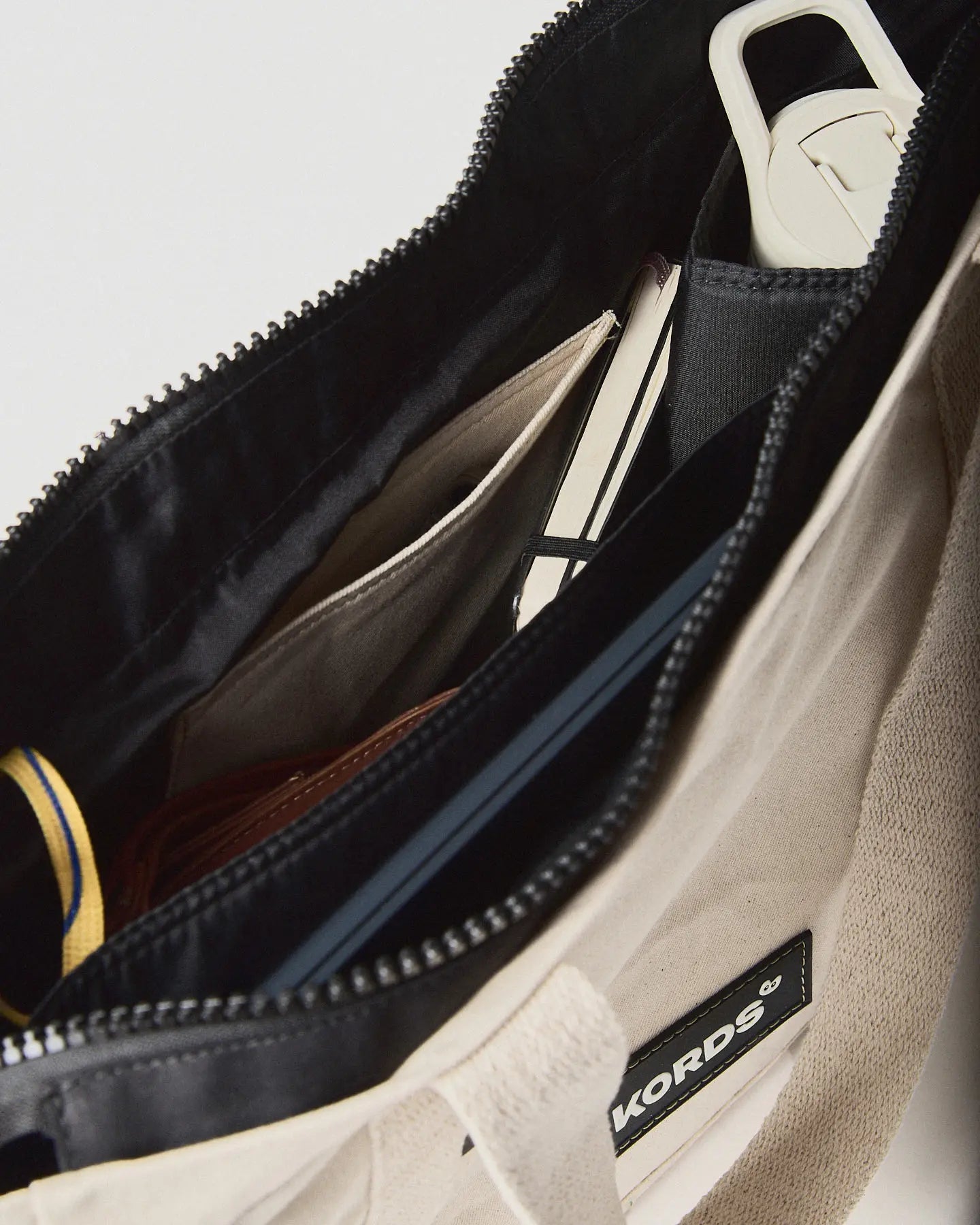 Tote Bag Esencial  Zipper - RAW - Cremallera y Protección