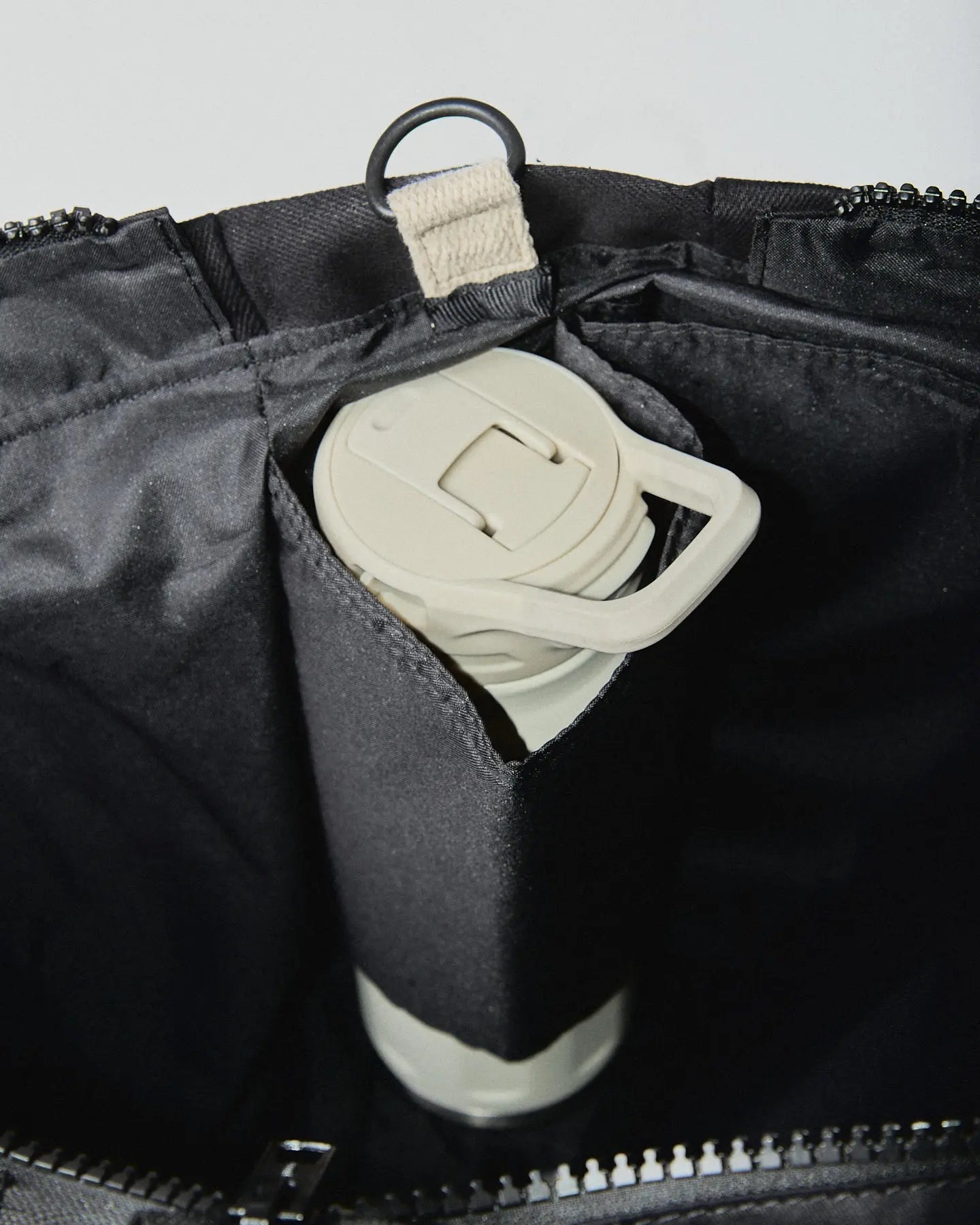 Tote Bag Esencial  Zipper - RAW - Cremallera y Protección